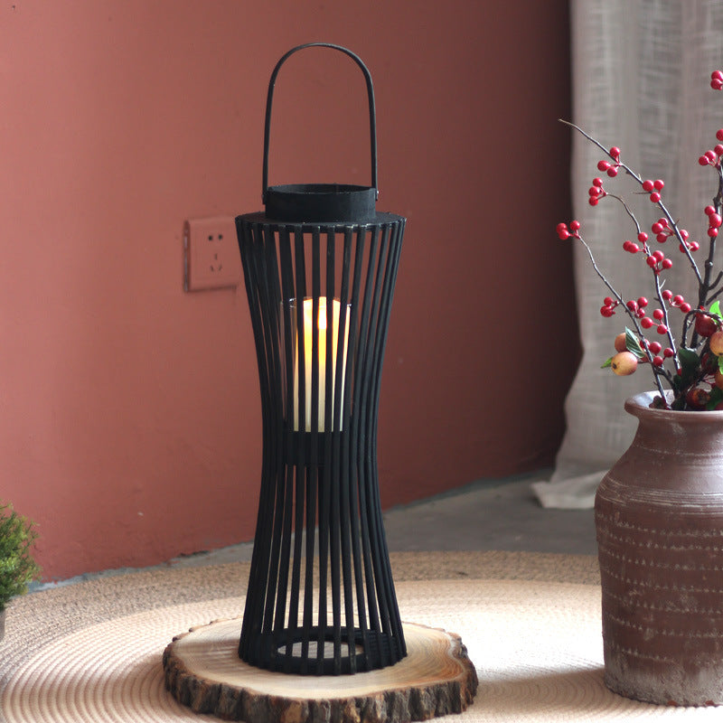 Elegante Laterne aus geflochtenem Holz Karnz
