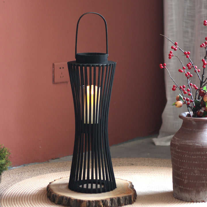 Elegante Laterne aus geflochtenem Holz Karnz