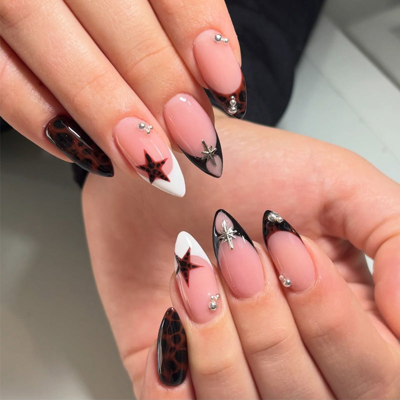 Künstlerischer mit Sternen verzierten Press-On Nagelset Karnz