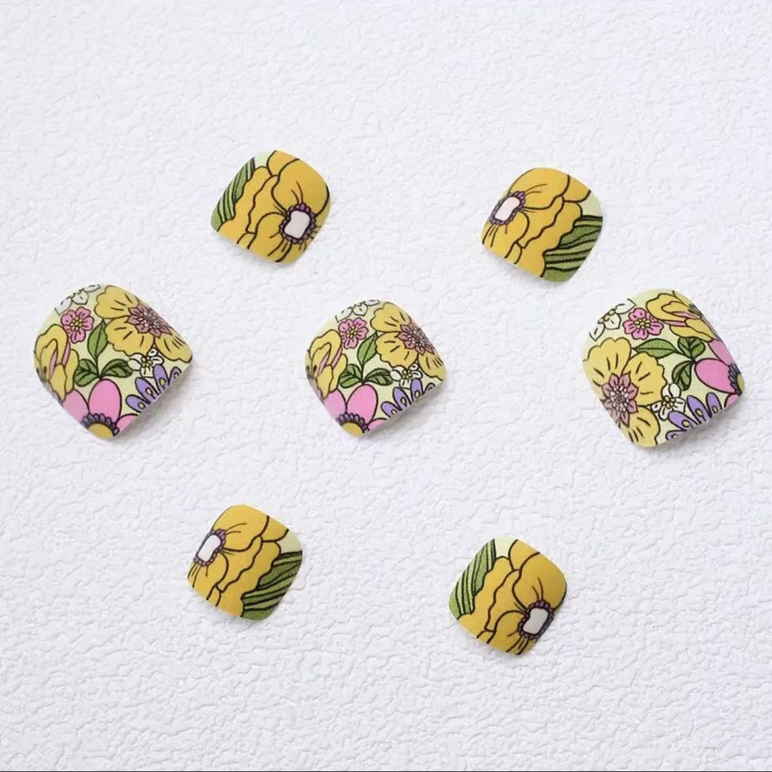 Kunstnagel-Set mit buntem Blumendesign Karnz