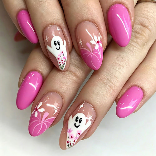 Kreative Nagelspitzen mit Geisterdesign und Blütenmotiven Karnz