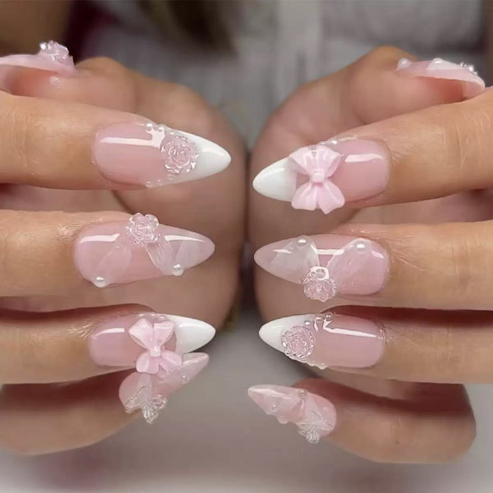 Kunstnagelset mit romantischen 3D-Blüten- und Schleifenverzierungen Karnz