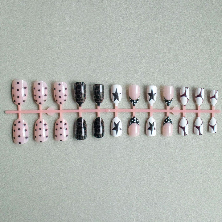 Künstlerisches Nail Art Set mit geometrischen Mustern