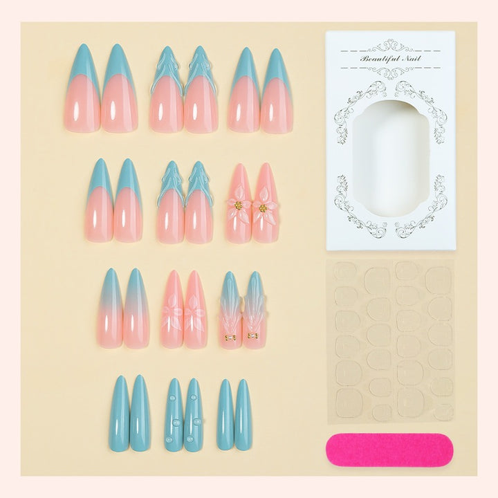 Kreatives Kunstnagelset mit blühenden Akzenten und eleganten Designs Karnz