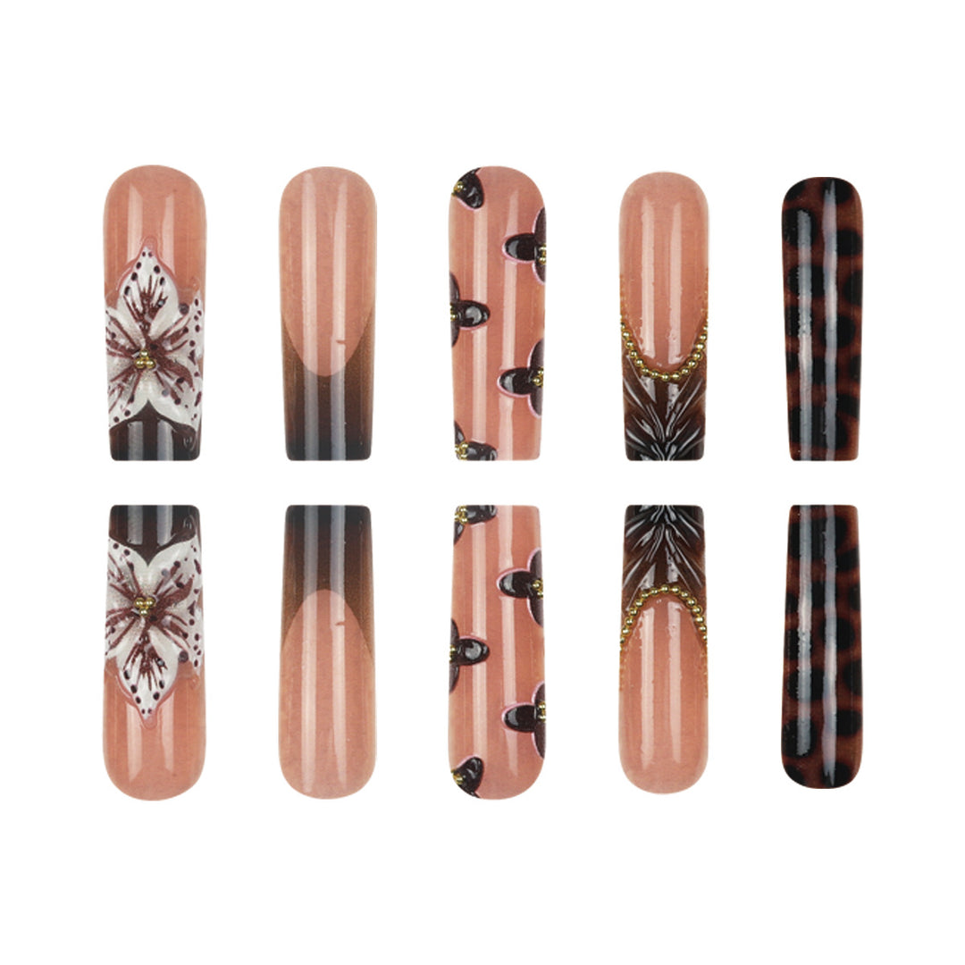 Künstlerische Nagelkunst Karnz