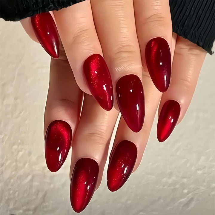 Kunstnägel im glamourösen Hochglanz-Design Karnz