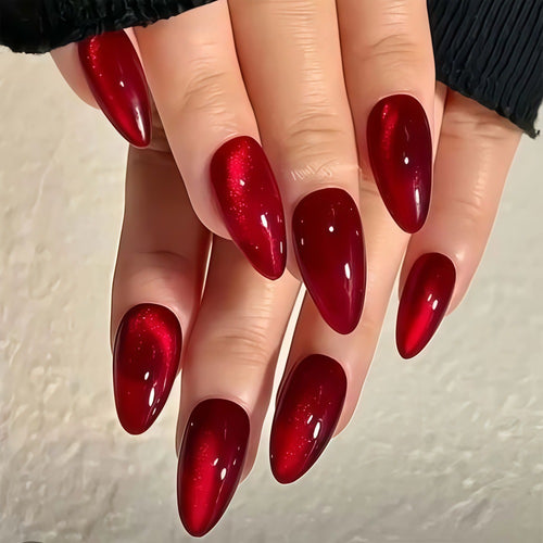 Kunstnägel im glamourösen Hochglanz-Design Karnz