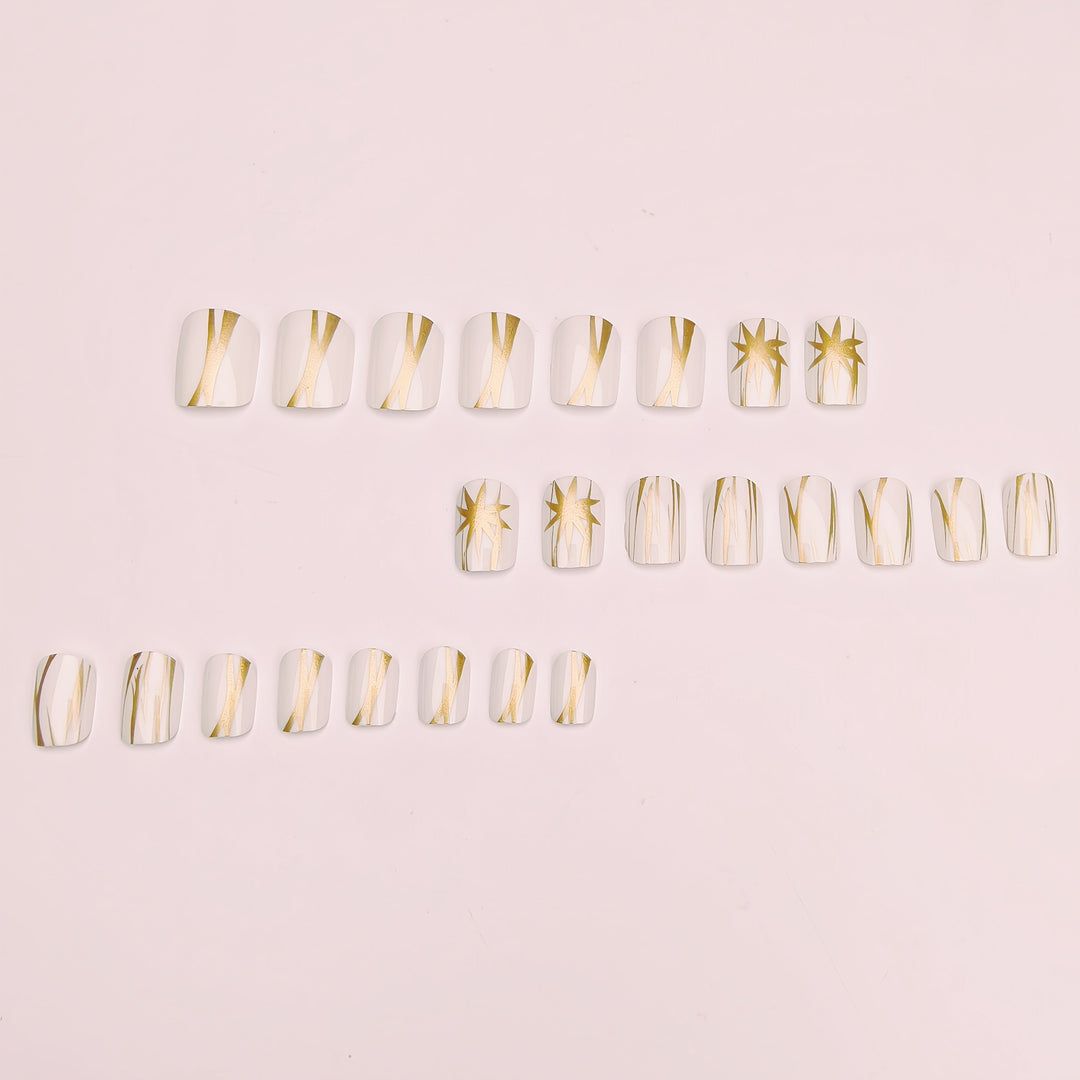Elegantes Nageldesign Karnz