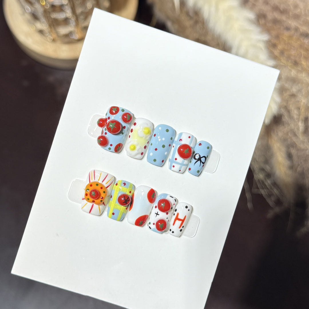 Künstlerisches Press-On-Nagelset mit verspielten floralen und gepunkteten Designs Karnz