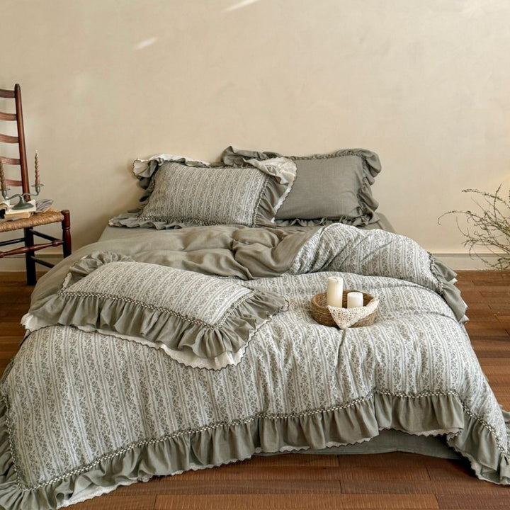 Bettwäsche-Set mit Vintage-Rüschen, Wendebezug und leichter Steppdecke
