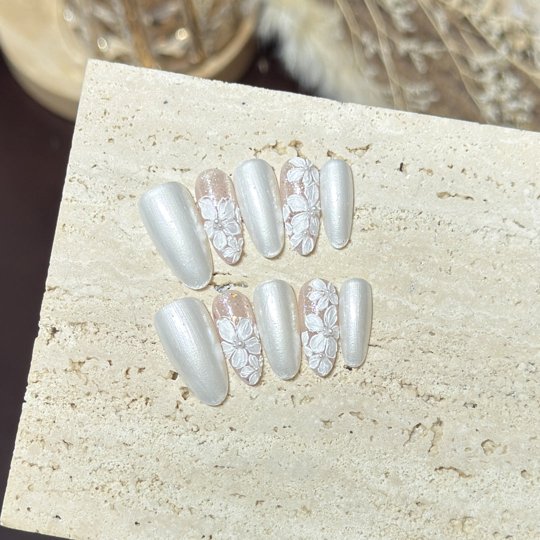 Elegantes Floral-Akzent-Press-On-Nagelset