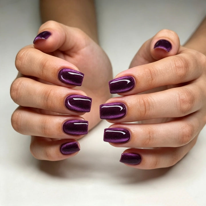 Kunstnägel mit Glänzendem Metallic-Finish und Auffälligen Ombre-Effekten Karnz