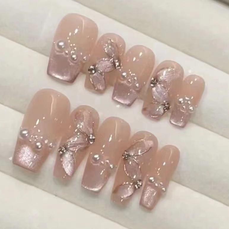 Künstlerisches Floral Press-On Nagelset mit Perlenakzenten Karnz