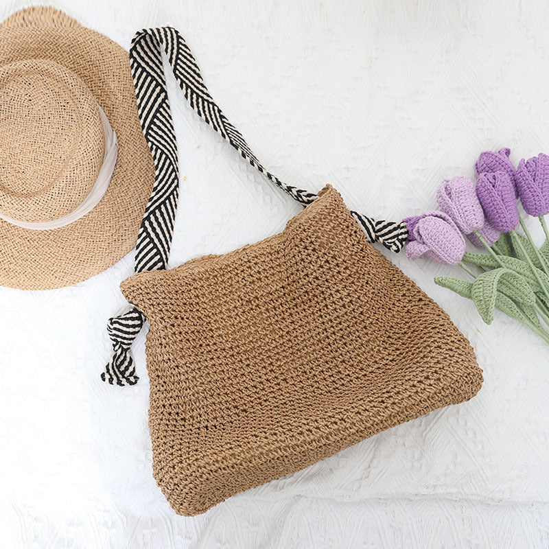 Damen Handtasche aus Naturmaterialien mit modischem Karomuster Karnz