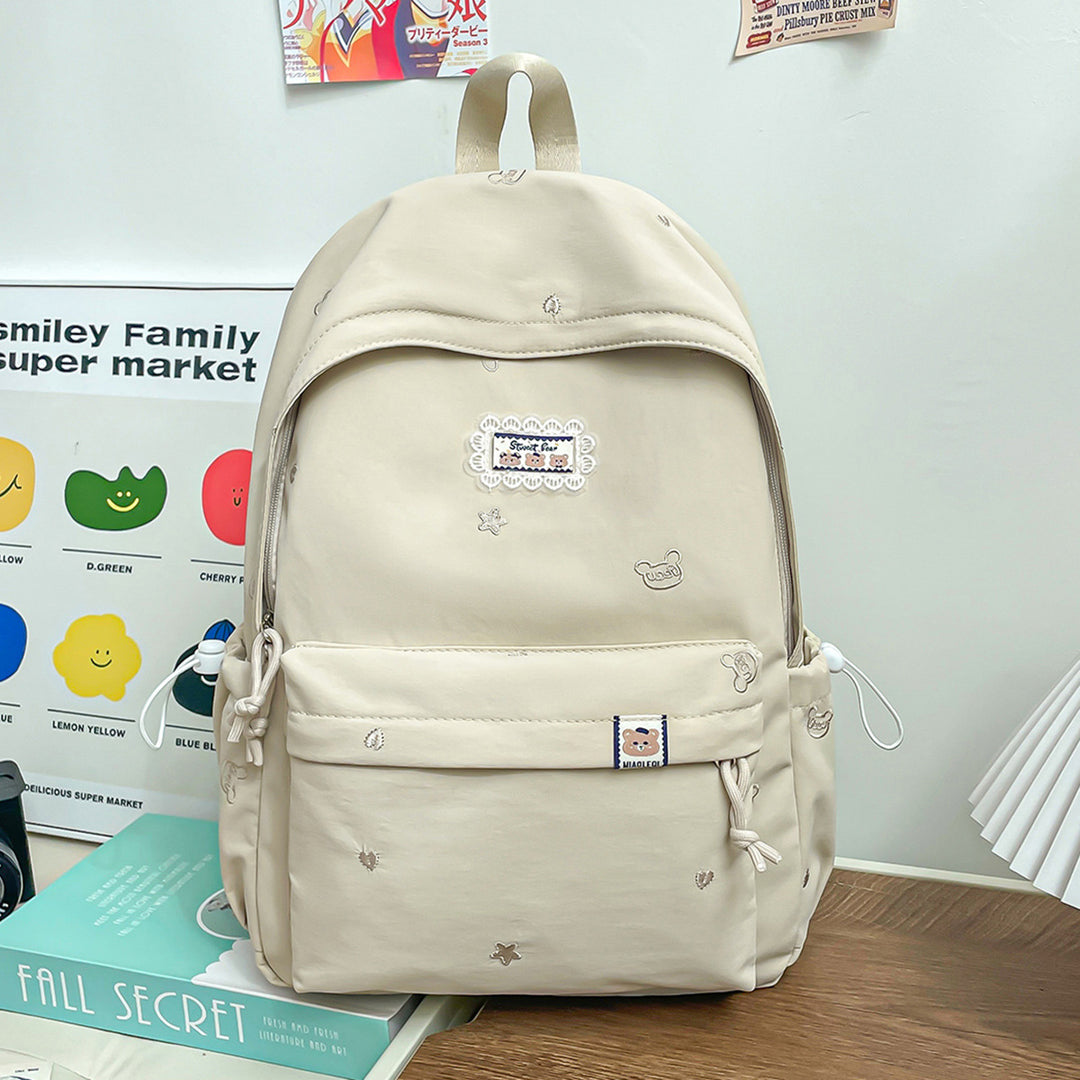 Stylischer backpack mit floralem Schmuck Karnz