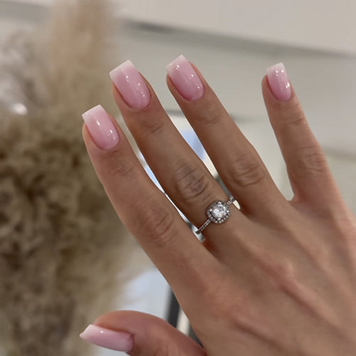 Künstliche Nagelverlängerungen mit elegantem Ombre-Effekt Karnz