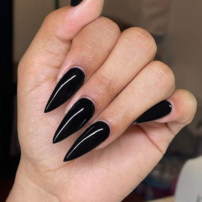 Glänzende Stiletto Press-On Nagelverlängerungen Karnz