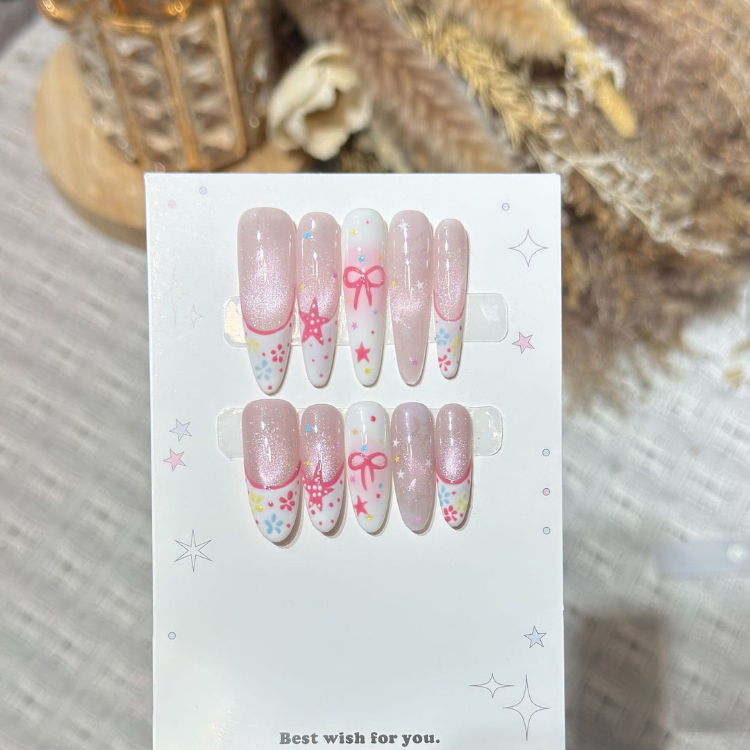 Künstlerisches Press-On Nagelkunst Set mit charmanten Stern- und Schleifendesigns Karnz