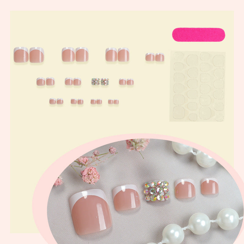 Kunstnagelset mit glamourösen 3D-Verzierungen Karnz