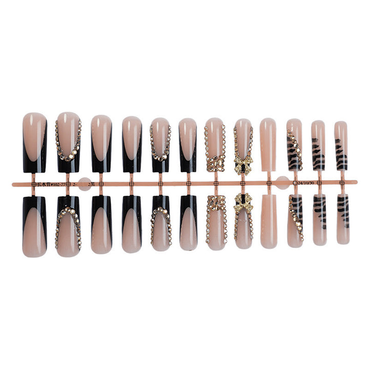 Kunstnagelset mit glamourösen 3D-Schleifen und strahlenden Strassverzierungen Karnz