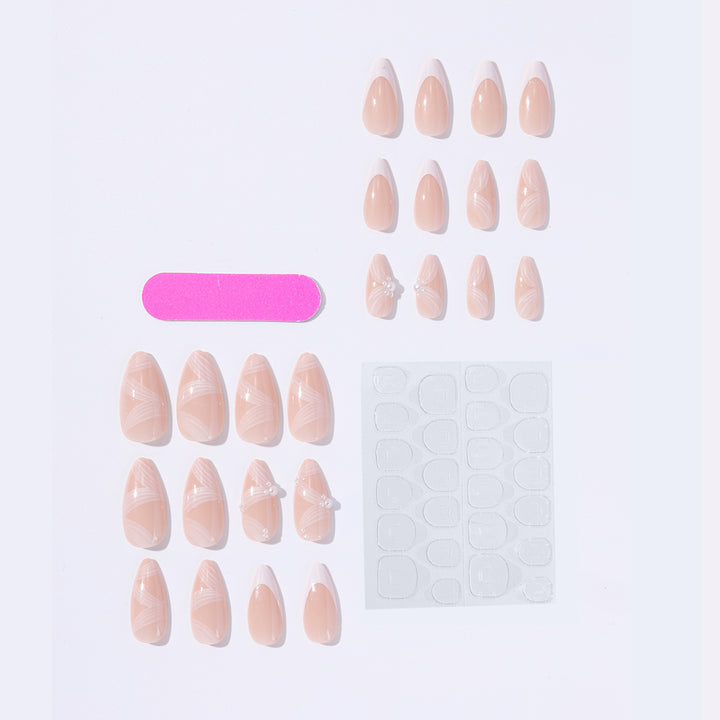 Kreatives Kunstnagelset mit eleganten Spitzen und Glitzerverzierungen Karnz