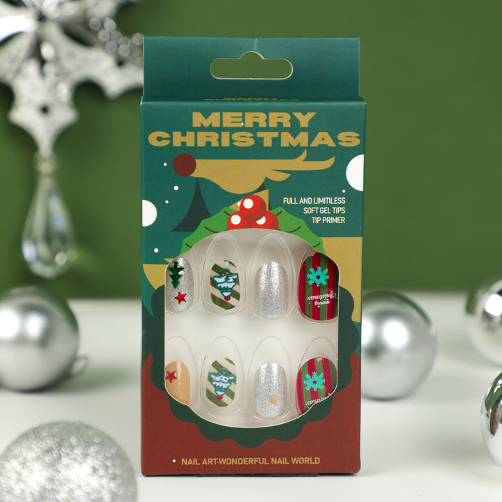 Kreative Nagelkunst mit festlichem Weihnachtsdesign Karnz