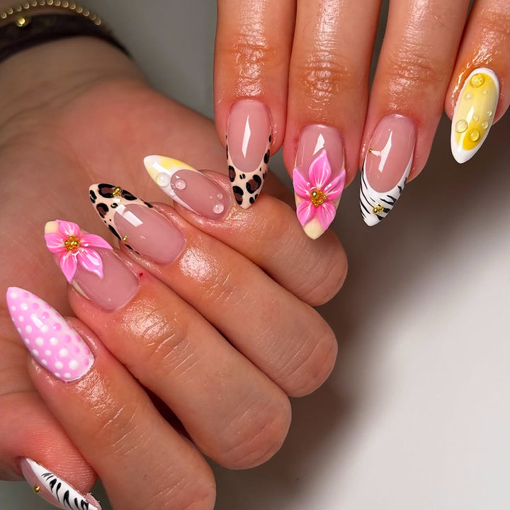Kunstvolle Fingernägel mit Blumigen und Tierischen Designs Karnz