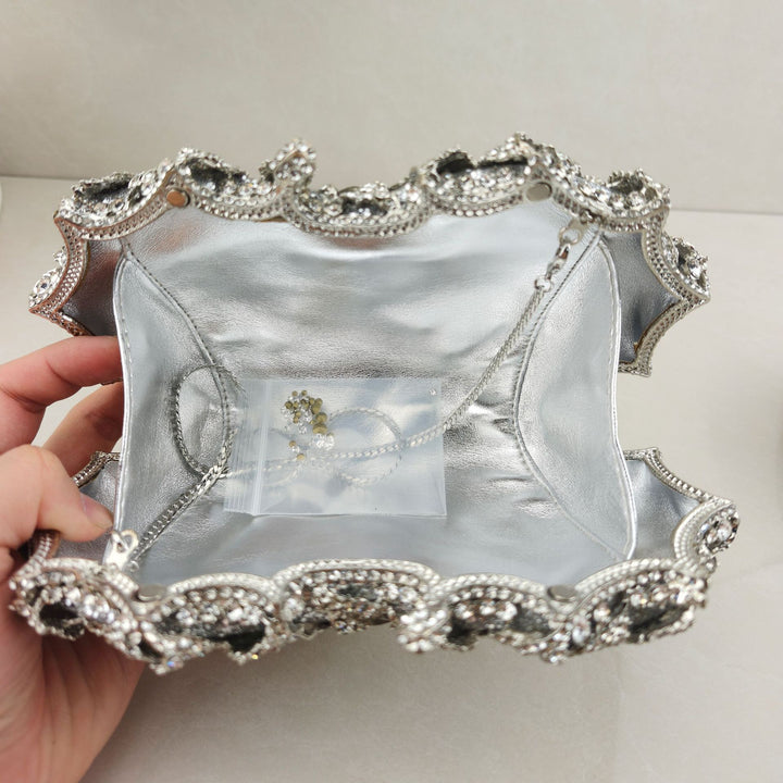 Blumig verzierte Abend-Clutch