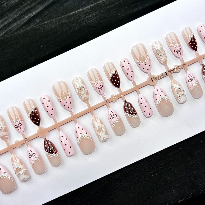 Elegante Polka Dot und Spitzen Press-On Nagel Set