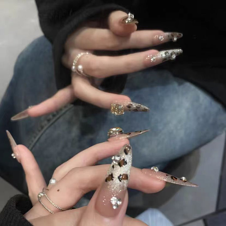 Elegante Stiletto Press-On Nägel mit Strass-Akzenten Karnz