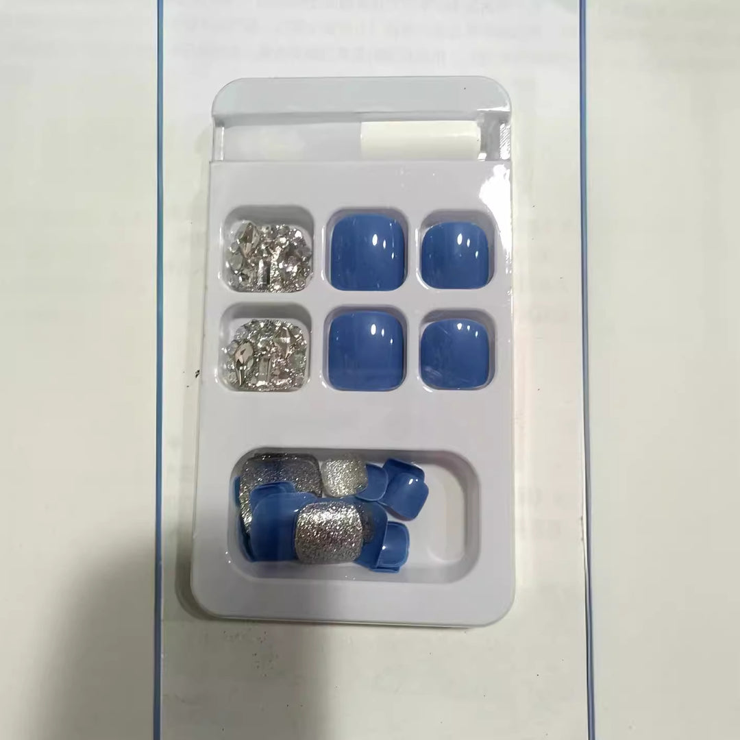 Dekoratives Press-On Nagelset mit Strassakzenten Karnz
