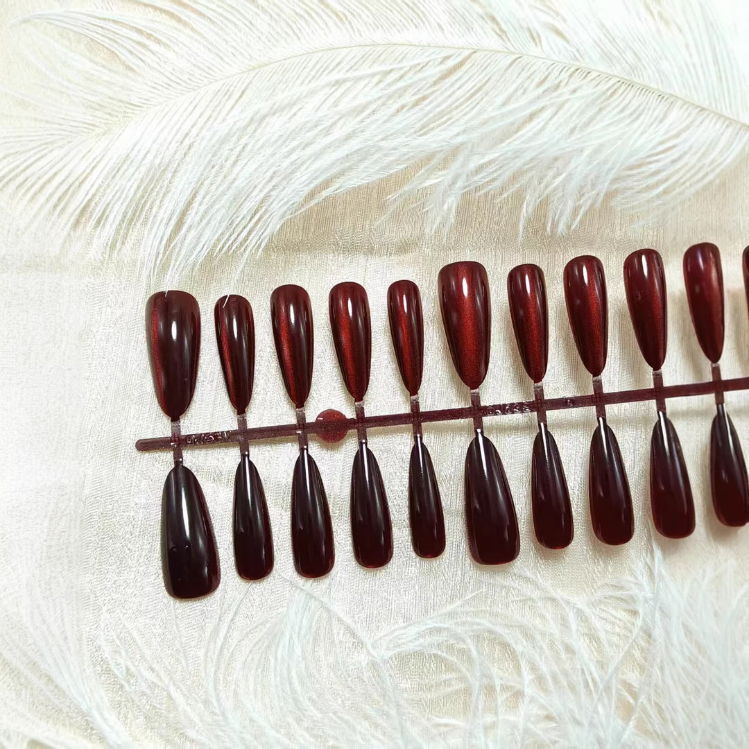 Kunstnägel Im Eleganten Tropfen-Design Karnz