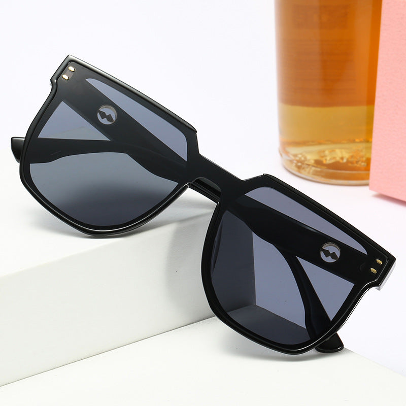 Damen auffällige Sonnenbrille mit markantem geometrischem Rahmen Karnz