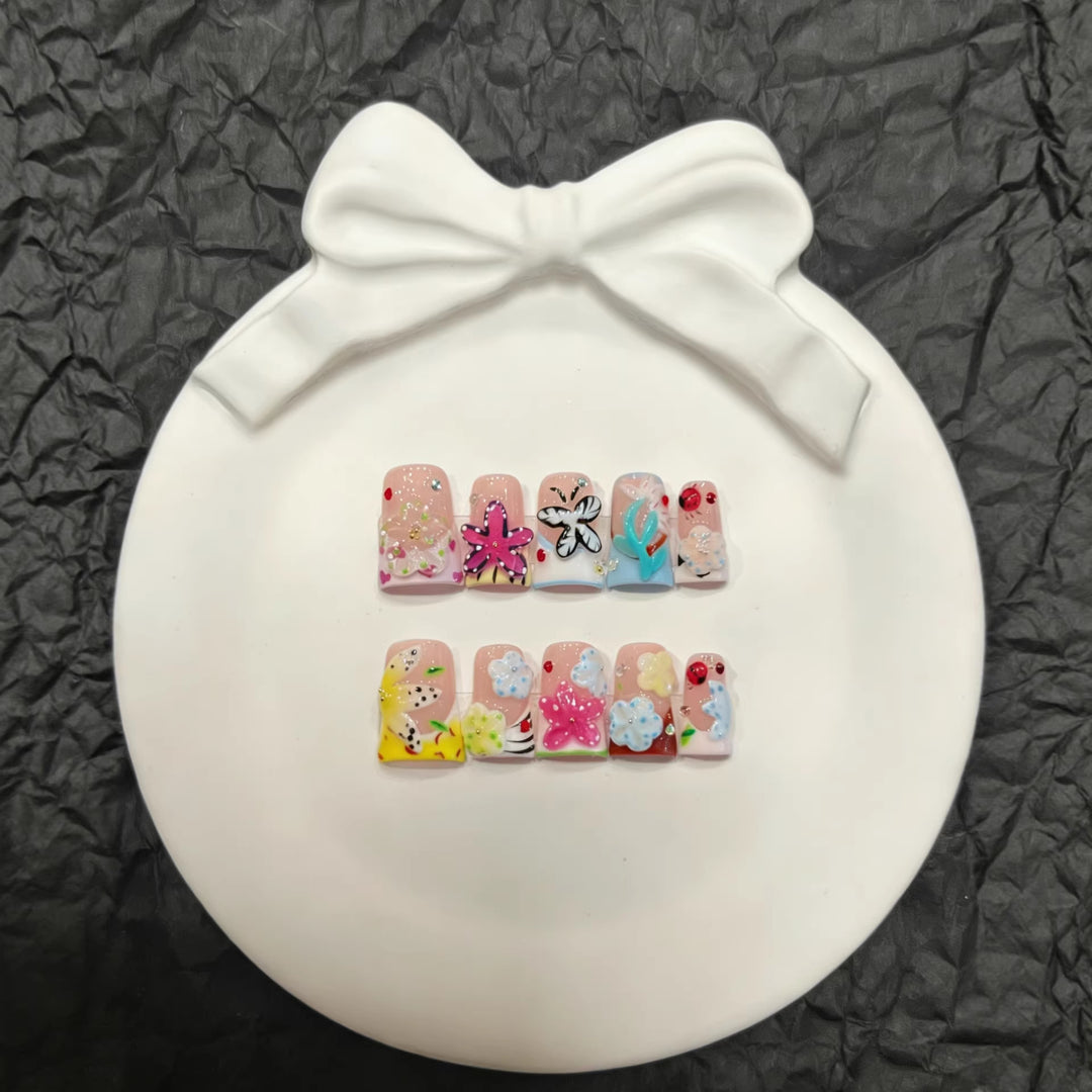Künstlerisches Blumenmotiv Press-On Nagelset