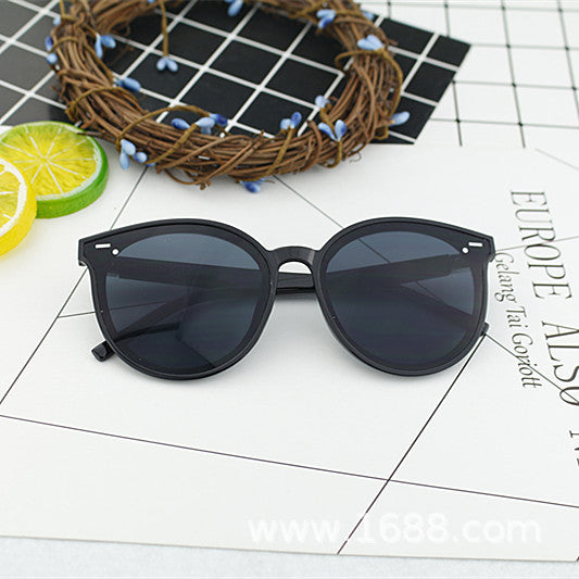 Damen elegante Sonnenbrille mit modernem Rahmen Karnz