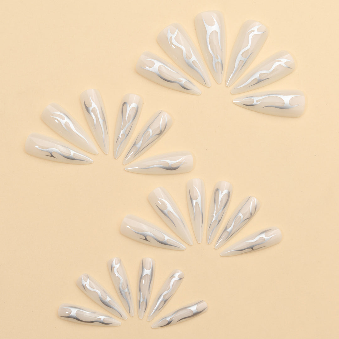Künstlerisches Stiletto-Nageldesign Karnz