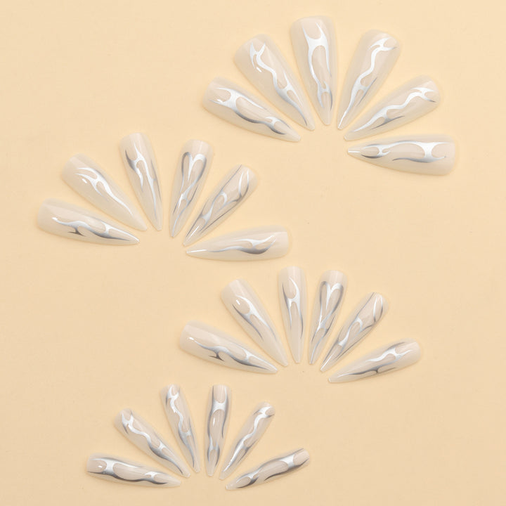 Künstlerisches Stiletto-Nageldesign Karnz
