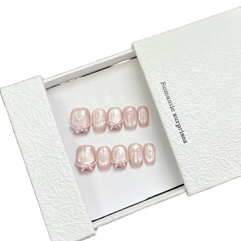 Romantisches mit Schleifen verzierte Press-On Nageldesign