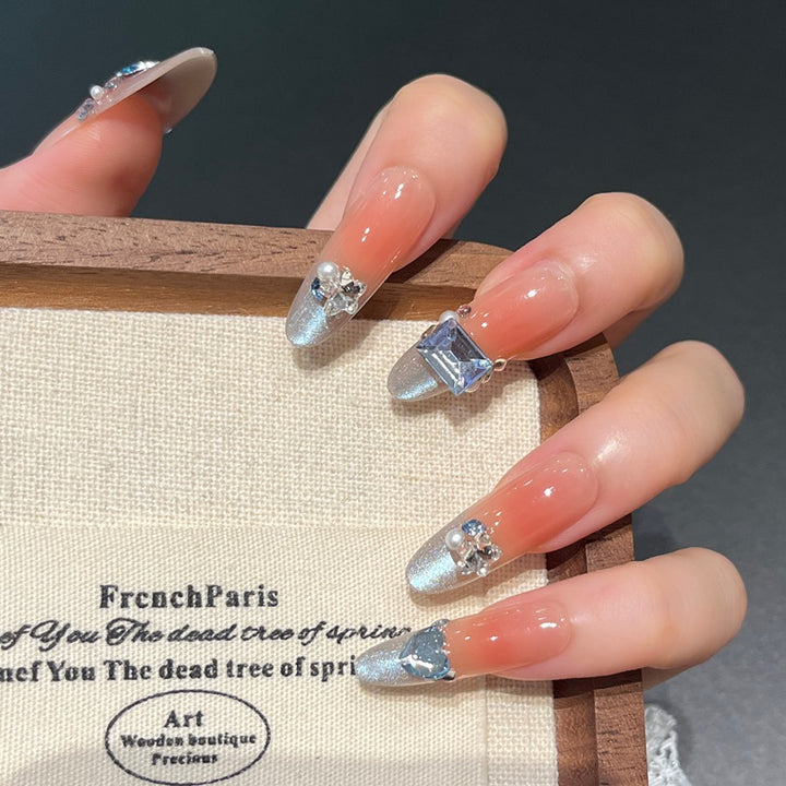 Kristallverzierte Nagelkunstverlängerungen Karnz