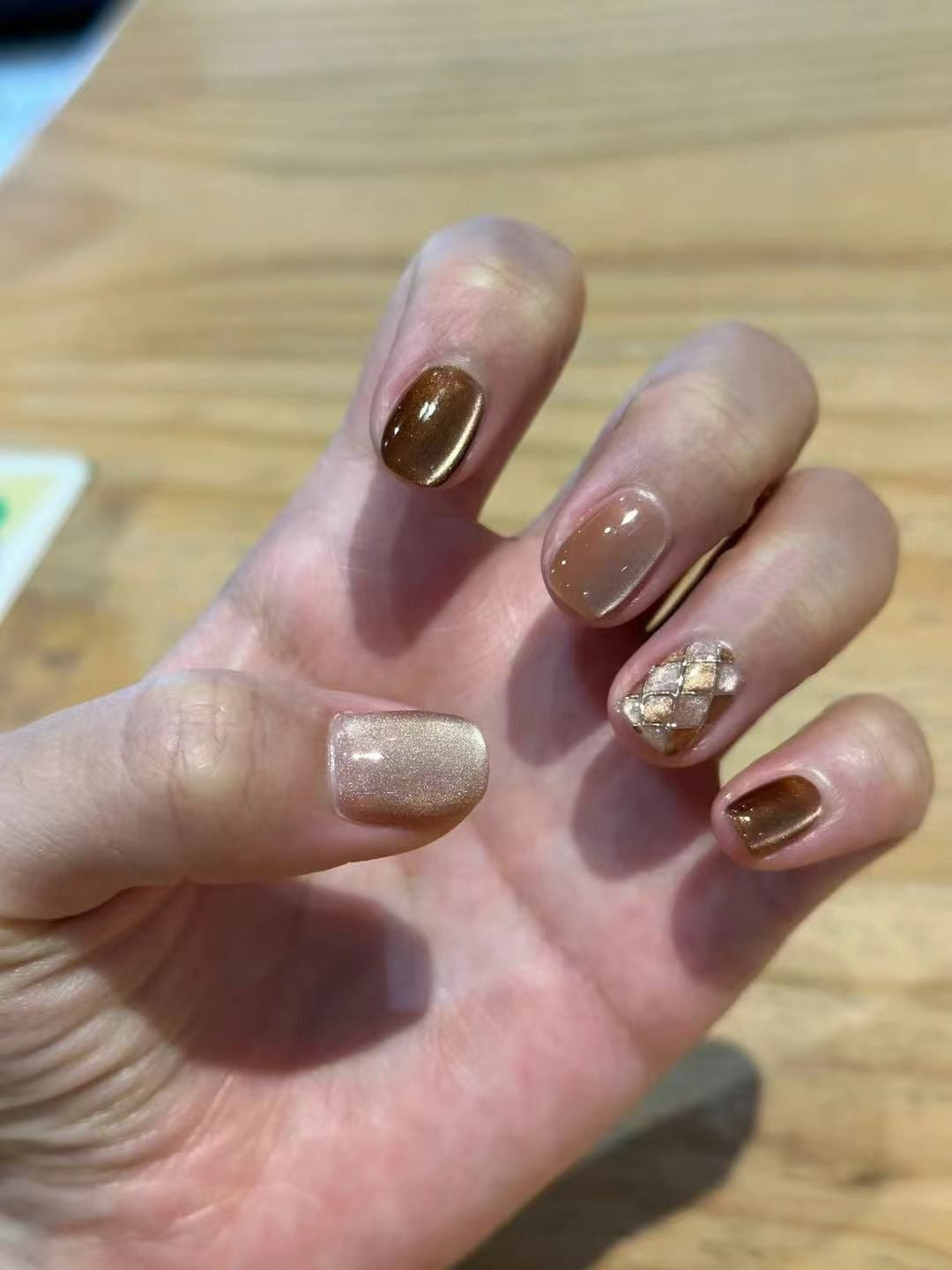 Künstlerisches Herzmuster Nagelkunstverlängerungen Karnz