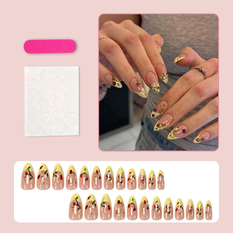 Kunstnagelset mit elegantem Farbverlauf und floralen Akzenten Karnz