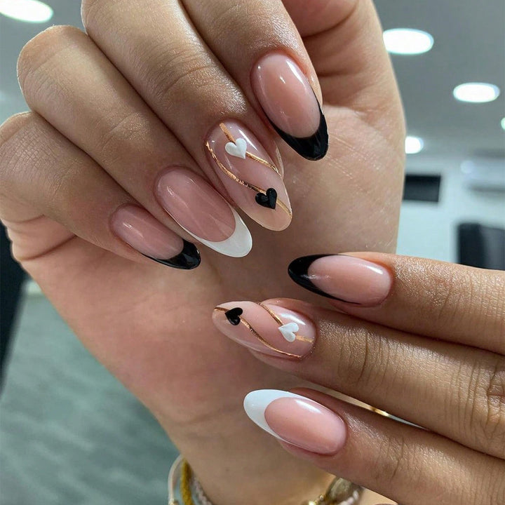 Künstlerisches Herz-Akzent Press-On Nagelset Karnz