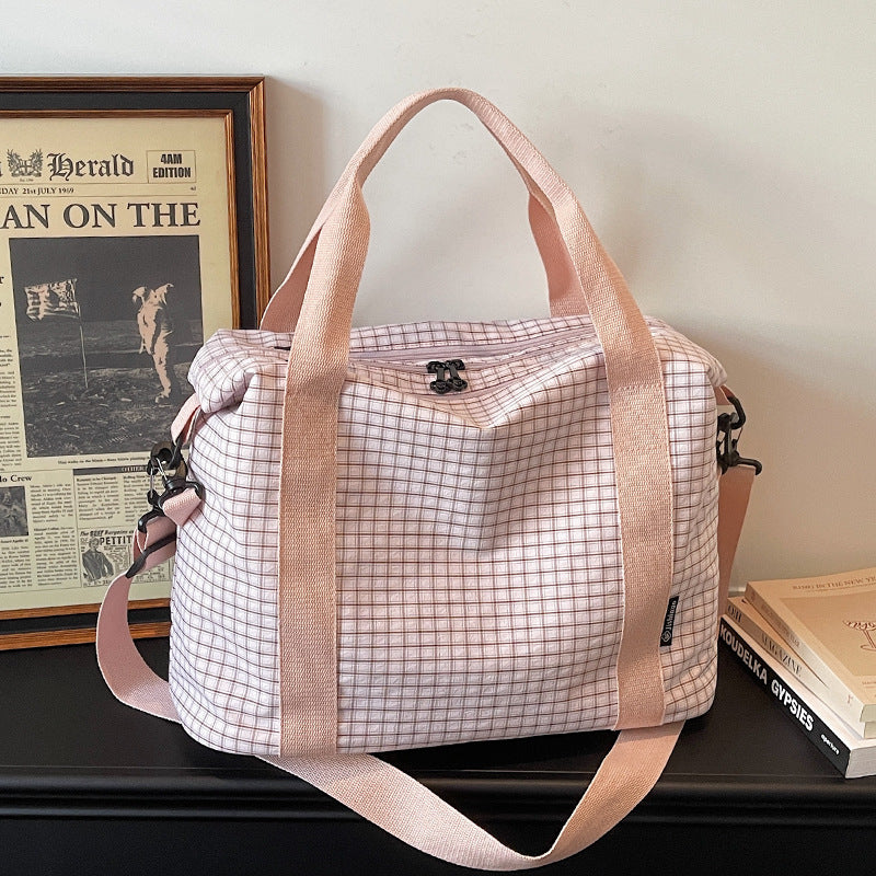 Gestreifter Reise-Duﬄe