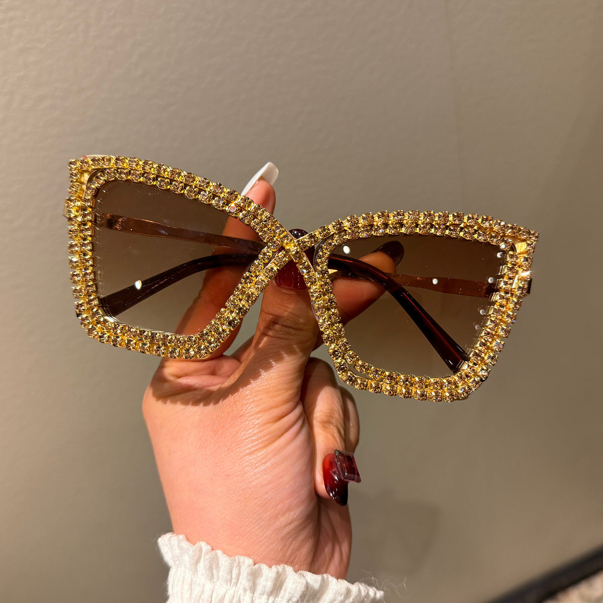 Damen extravagante Sonnenbrille mit funkelndem Kristallrahmen Karnz