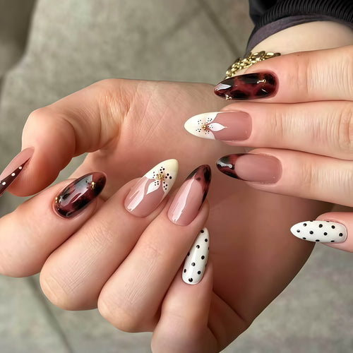 Künstlerische Blumengel-Nagelverlängerungen Karnz