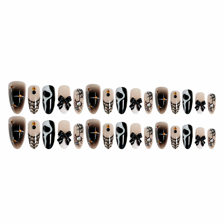 Kreatives Halloween Kunstnagelset mit gruseligem Design Karnz