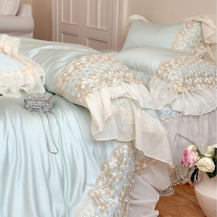 Verziertes Rüschendecor-Duvetbezug-Set mit besticktem floralen Applikationen und transparenter Rüschendecke