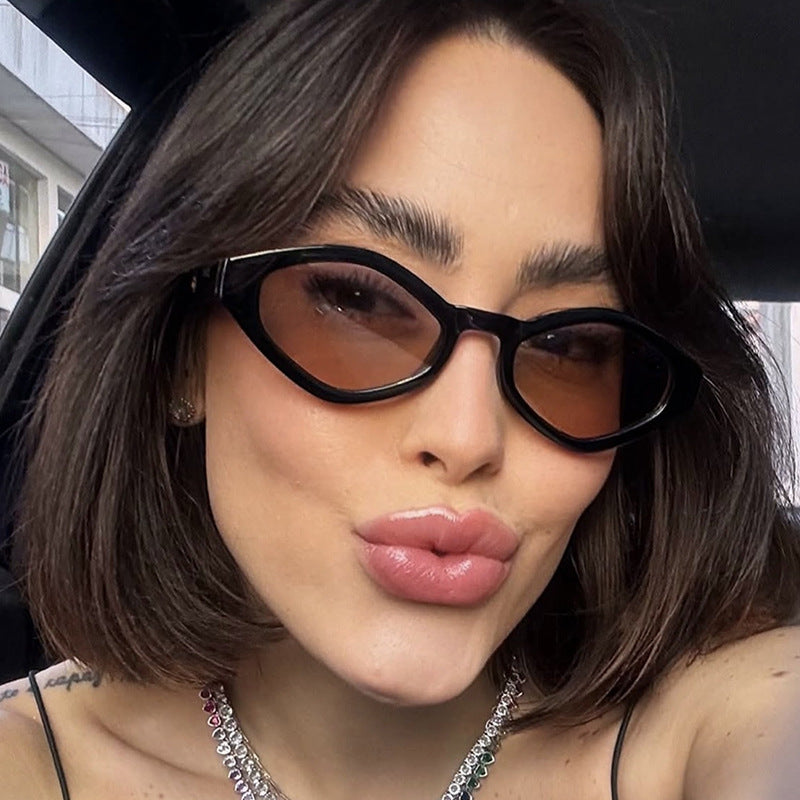 Damen modische Sonnenbrille im markanten Schmetterlingsdesign Karnz