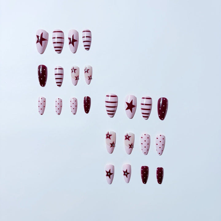 Kunstvolle Nagelset mit festlichem Sternen-Design Karnz