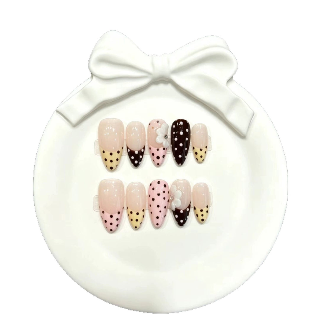 Verspieltes Tupfen Press-On Nagelset
